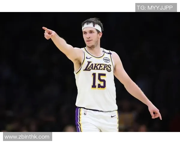 里夫斯状态不佳，半场得到8分，投篮命中率仅为20%